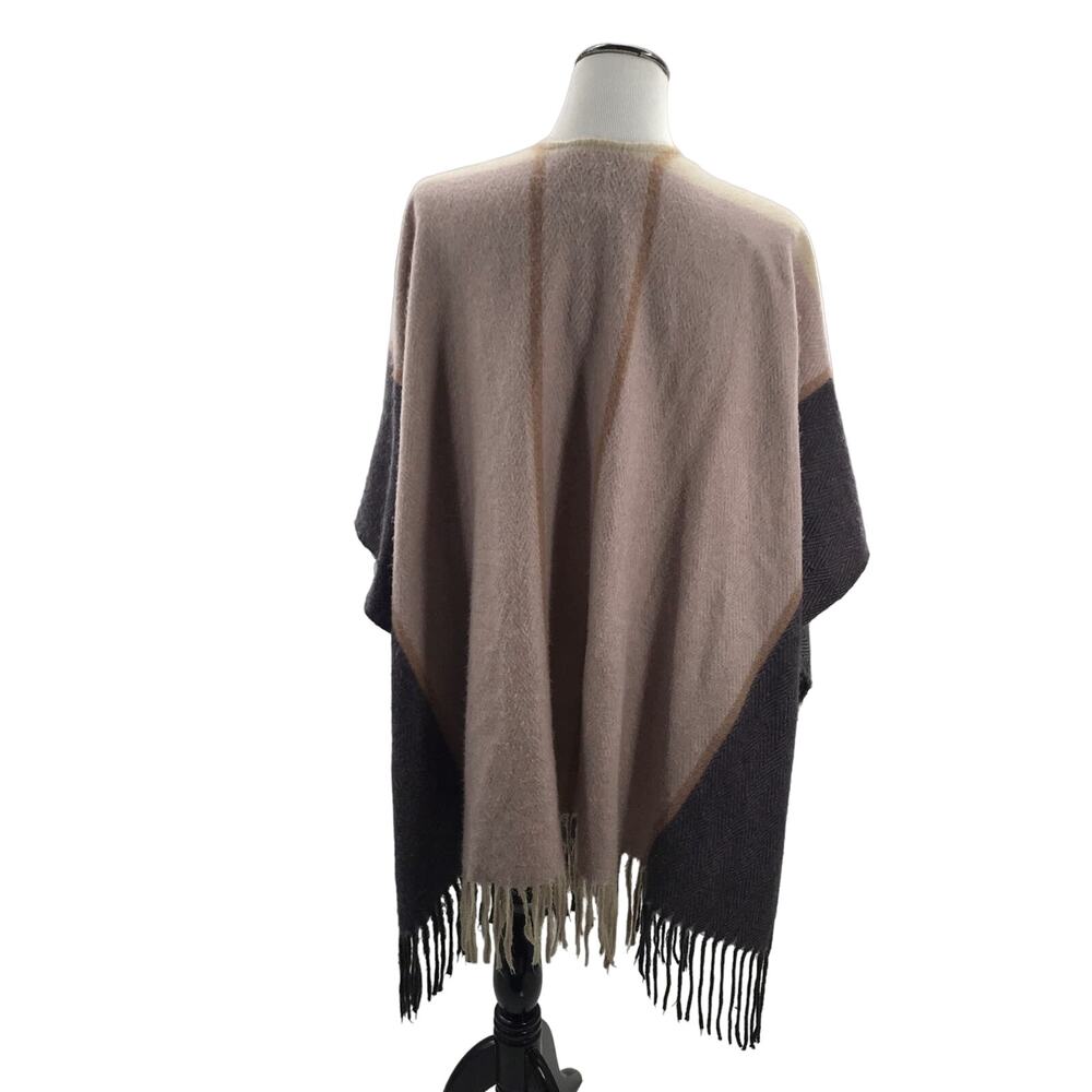 Woolrich Raegan Plaid Cozy Blanket Wrap - Picture 7 of 9